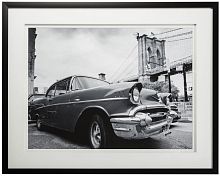 постер с паспарту в раме vintage car parked by city bridge в Казани